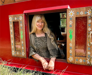 Fuera de la Red: Encontrando la Felicidad en una Barcaza Estrecha